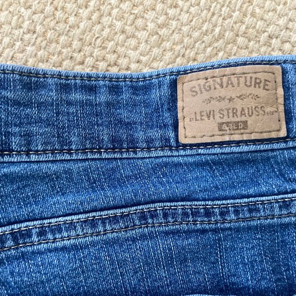 Levi's  Strauss Signature  Cuffed Whiskering  Mid Rise Jean  Bermuda Shorts 14 - Picture 6 of 8
